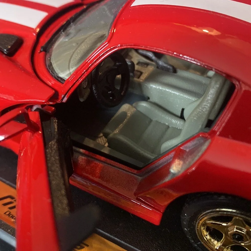 Burago 1997 Viper GTS Coupe - Picture 3 of 9